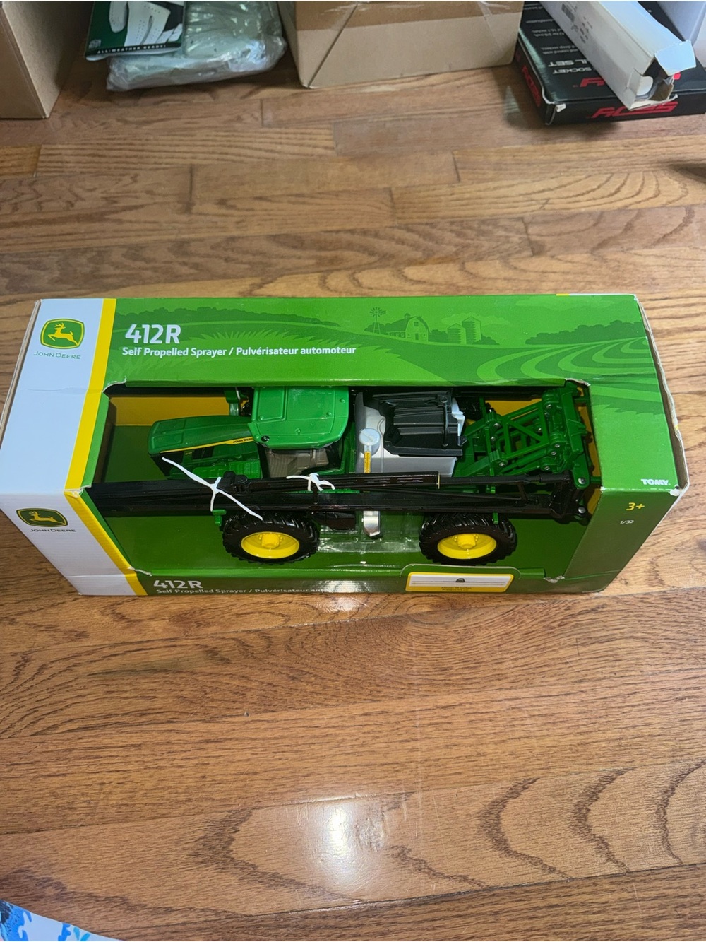 ohn Deere 1/32 Scale 412R Sprayer
Brand New - Picture 2 of 7